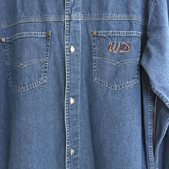 Vintage Disney Store Denim Shirt Mens Size Medium Mickey Embroidered Walt Studio - Picture 3 of 12